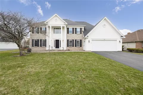 35 Barclay Square Dr, Rochester, NY 14618