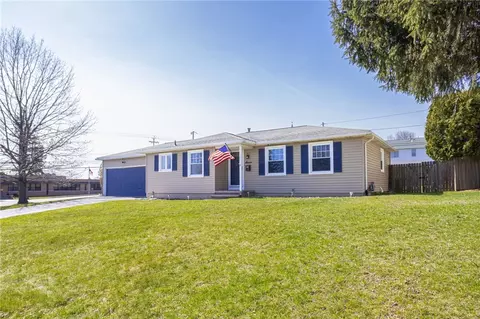 7 Arcadia Pkwy, Greece, NY 14612