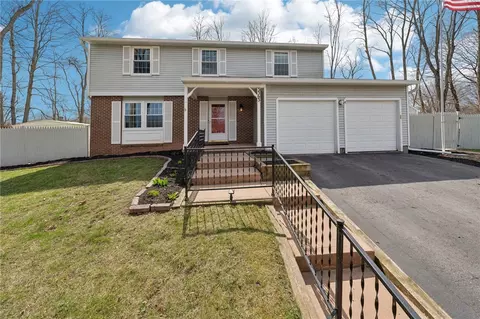 3363 Nonesuch Ct, Walworth, NY 14568