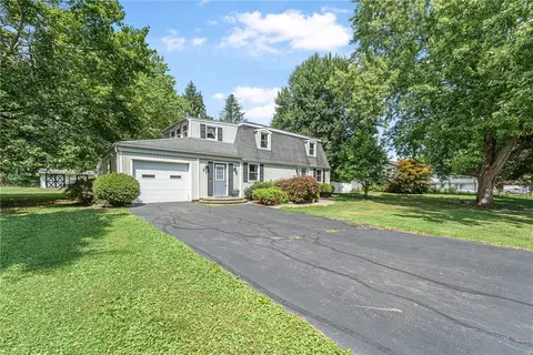 21 Algonquin Dr, Horseheads, NY 14845