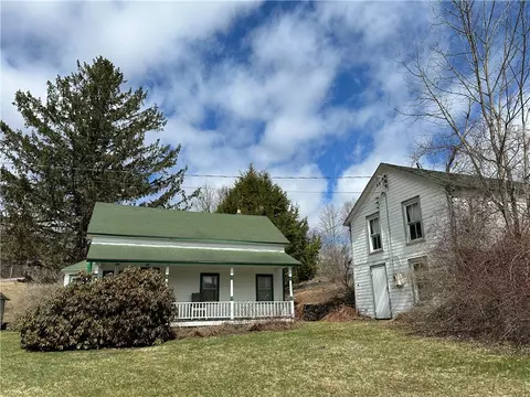 1114 Bull Run Rd, Middletown, NY 12455