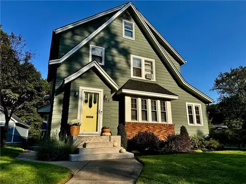 653 Winona Blvd, Irondequoit, NY 14617
