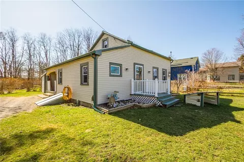 148 Hook Rd, Farmington, NY 14425