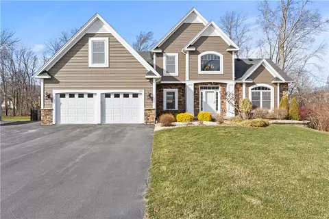 332 N Creek Xing, Greece, NY 14612