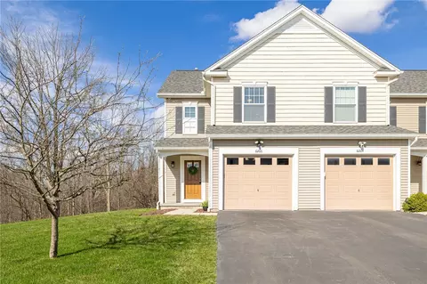 6266 Watercress Dr, Farmington, NY 14425
