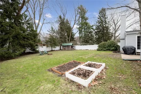 Exterior - 124 Parkmere Rd, Irondequoit, NY 14617 photo 2 of 4