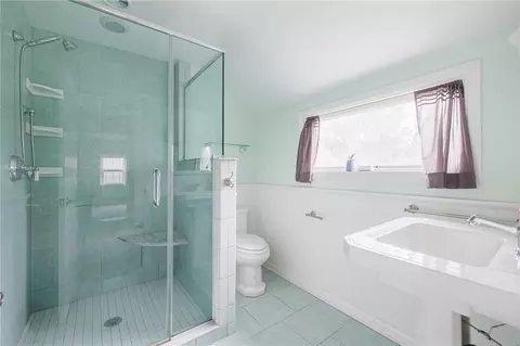 Bath - 124 Parkmere Rd, Irondequoit, NY 14617 photo 2 of 3