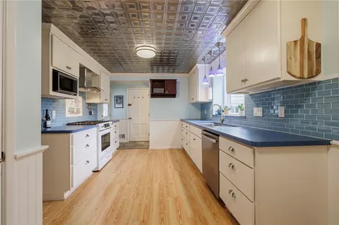 Kitchen - 124 Parkmere Rd, Irondequoit, NY 14617 photo 3 of 4