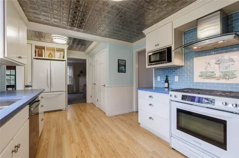 Kitchen - 124 Parkmere Rd, Irondequoit, NY 14617 photo 2 of 4