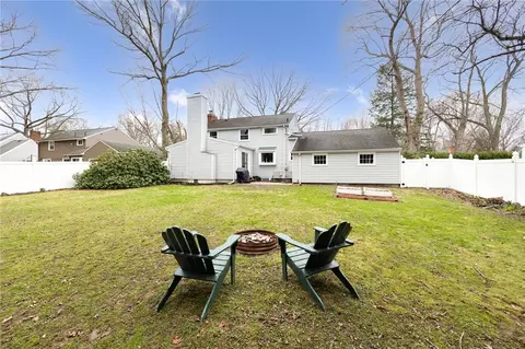 Exterior - 124 Parkmere Rd, Irondequoit, NY 14617 photo 3 of 4