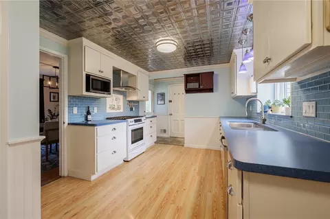 Kitchen - 124 Parkmere Rd, Irondequoit, NY 14617 photo 4 of 4