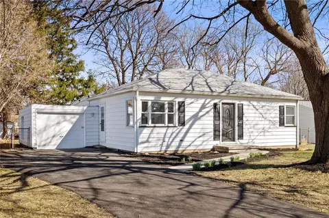 120 Howard Rd, Gates, NY 14606