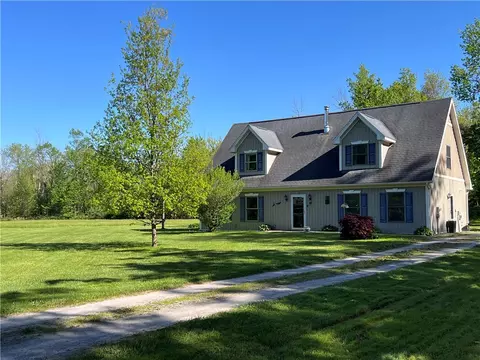 14168 W Bacon Rd, Gaines, NY 14411