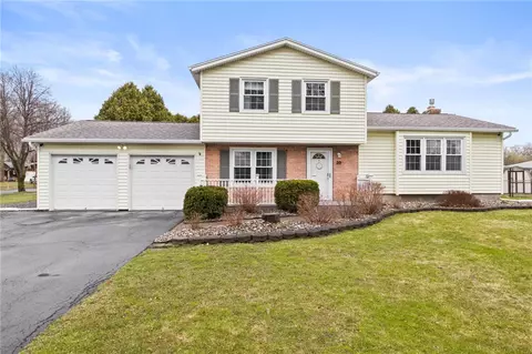 20 Burning Tree Dr, Parma, NY 14468