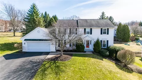 5 Kirkby Trl, Perinton, NY 14450
