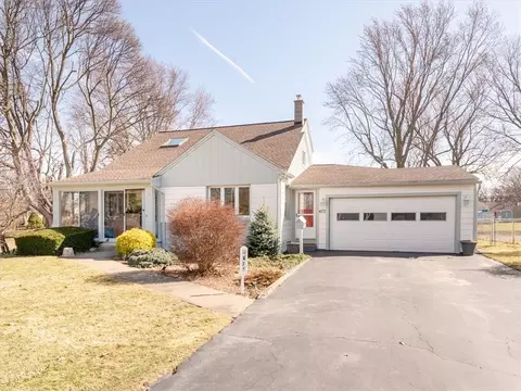 477 Hampton Blvd, Greece, NY 14612