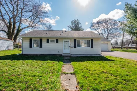 2 Beechcraft Dr, Gates, NY 14606