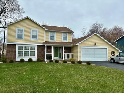 2 Debbie Ln, Brockport, NY 14420