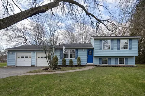 60 Marberth Dr, Henrietta, NY 14467