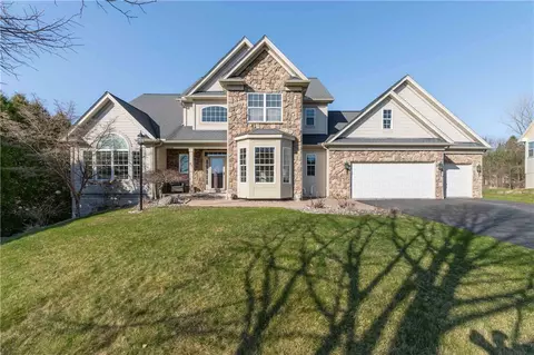 75 Newstone Rd, Pittsford, NY 14534