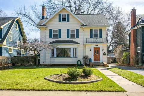 141 Chestnut Hill Dr, Irondequoit, NY 14617