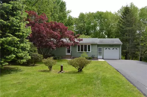 3324 Monroe Wayne County Line Rd, Macedon, NY 14502