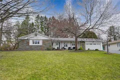 154 Harwood Cir, Rochester, NY 14625