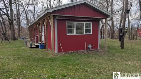 9788 E Main Rd, Ripley, NY 14775