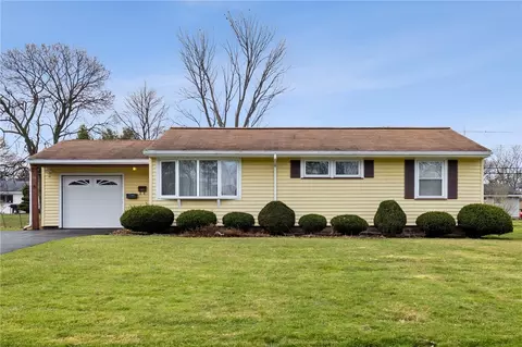 109 Kaymar Dr, Greece, NY 14616