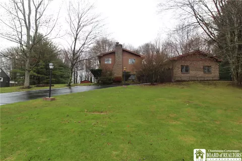 117 Westminster Dr, Ellicott, NY 14701