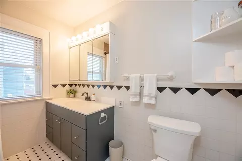 Bath - 200 Hurstbourne Rd, Irondequoit, NY 14609 photo 2 of 3