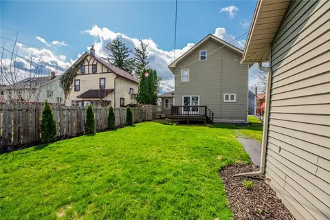 Exterior - 200 Hurstbourne Rd, Irondequoit, NY 14609 photo 4 of 8