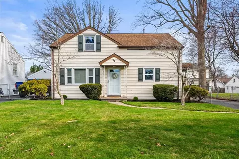 94 Fielding Rd, Greece, NY 14626