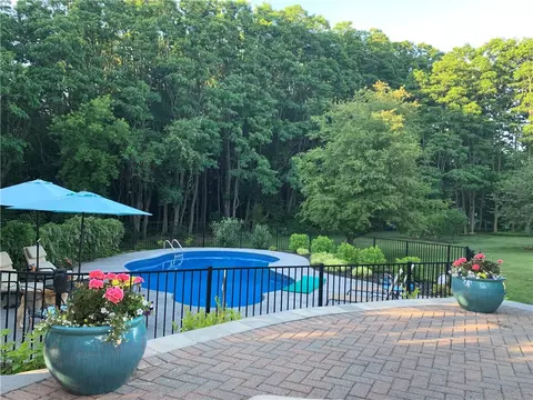 566 Dunnbridge Dr, Webster, NY 14580 photo 6
