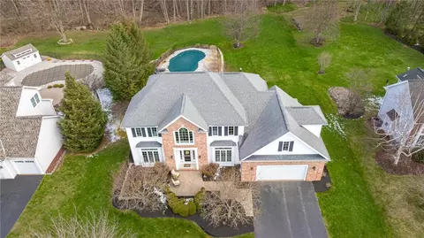 566 Dunnbridge Dr, Webster, NY 14580 photo 3