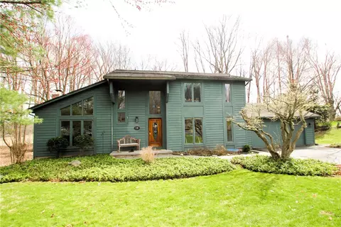 19 Wandering Trl, Pittsford, NY 14534