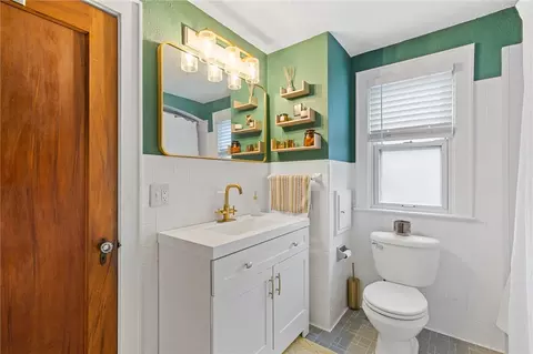 Bath - 201 Pemberton Rd, Irondequoit, NY 14622 photo 1 of 4