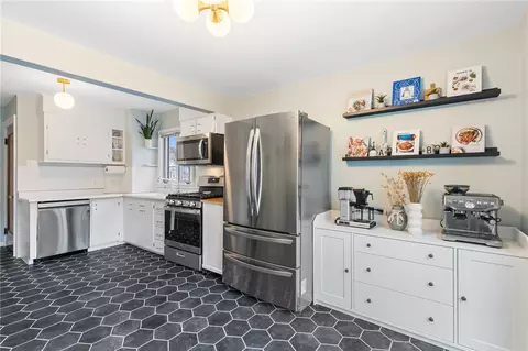 Kitchen - 201 Pemberton Rd, Irondequoit, NY 14622 photo 4 of 4