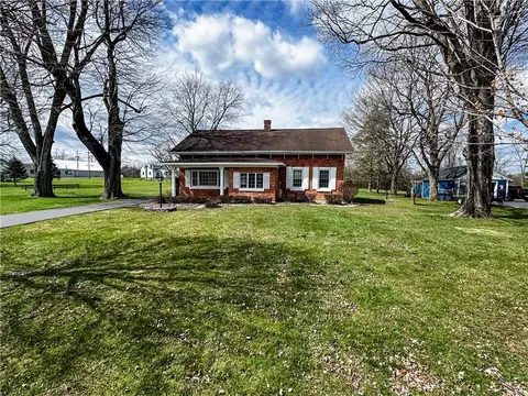 7251 School St, Throop, NY 13021
