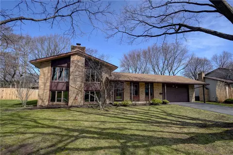 138 Shale Dr, Greece, NY 14615