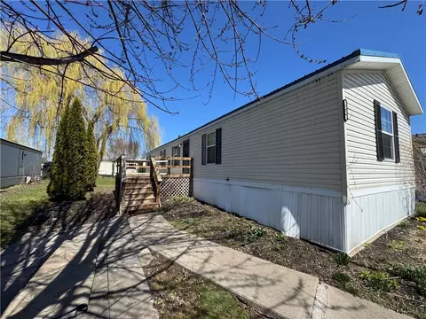 306 Sandy Brook Dr, Hamlin, NY 14464