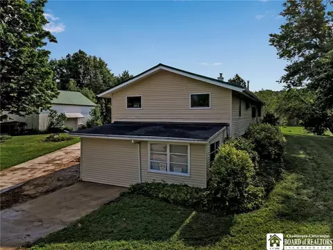 9393 Ryther Rd, Evans, NY 14006
