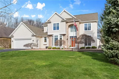 30 Coventry Dr, Ogden, NY 14559