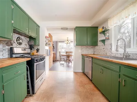 276 Lafayette Rd, Irondequoit, NY 14609 photo 14