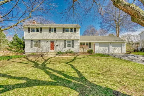 220 London Rd, Webster, NY 14580