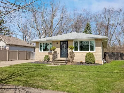 16 Armond Ln, Depew, NY 14043