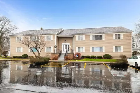 28 Colonial Pkwy #H, Pittsford, NY 14534