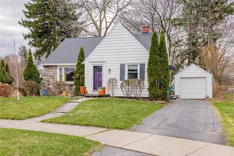 2 Idyllwood Ln, Irondequoit, NY 14617