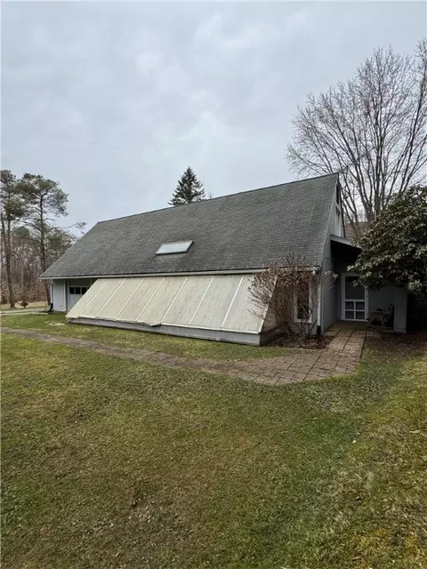 22 Elm Rd, Smethport, PA 16749