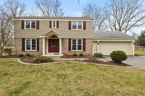 41 Fall Meadow Dr, Pittsford, NY 14534